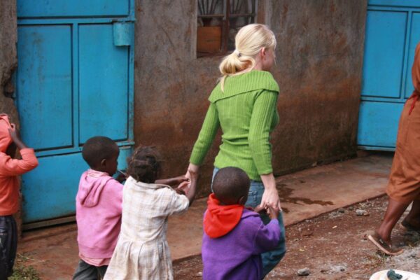 teaching-vulnerable-children-kenya-volunteer-african-impact 14 childcare-community-support-volunteer-south-africa